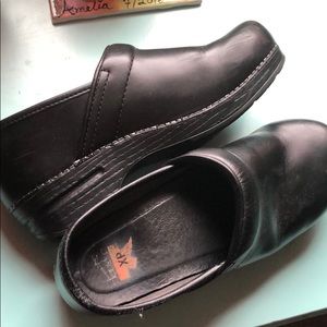 Dansko XP Leather clogs